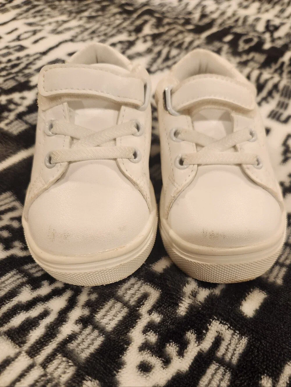 Kids White Casual Sneakers with Hook-and-Loop Strap, Size 7T